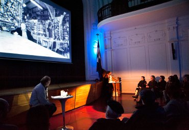 Poetas de Valparaíso homenajearon al fotógrafo Michael Jones - Foto 1