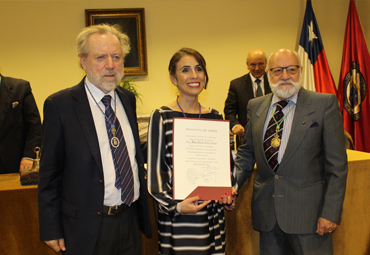 Ex alumna Ximena Urbina se incorpora como Miembro de Número a la Academia Chilena de la Historia - Foto 3