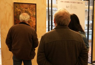 Exposición de pinturas invita a contemplar la belleza cambiante de la naturaleza en la PUCV