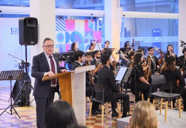 Orquesta de Cámara PUCV deleitó a rectoras y rectores del CRUCH con concierto