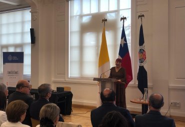 Destacando el legado de Gabriela Mistral se efectuó presentación del libro "Caminando por Desolación"