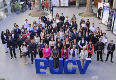 Distinguen Trayectorias Formativas de estudiantes de pregrado en inédita ceremonia