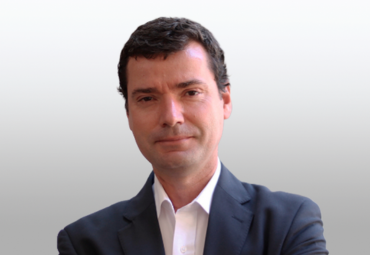 Académico Johann Benfeld es promovido a la jerarquía de Profesor Titular