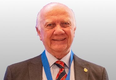 Jorge Galbiati recibió distinción como Profesor Emérito