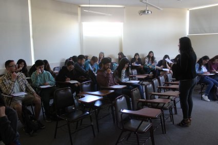 Escuela de Comercio realiza positiva evaluación de programa piloto de tutoría