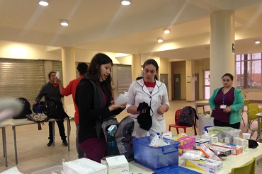 Profesores y alumnos de Tec. Médica prestan atención en incendio