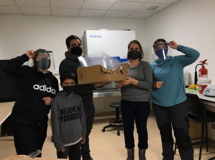 Instituto de Física imprime protectores faciales para laboratorios de análisis de Covid-19 de la Facultad