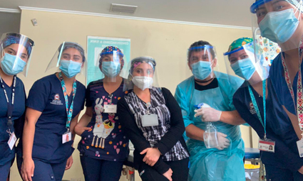 800 escudos faciales Promaker PUCV son donados a funcionarios de salud de Valparaíso e Iquique