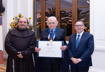 Raúl Allard es el nuevo Doctor Honoris Causa de la PUCV