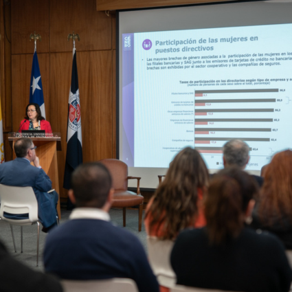 En la PUCV lanzan informe financiero de género que data diagnóstico nacional y brechas
