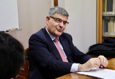 Catedrático Rafael Domingo Oslé visita la Facultad de Derecho PUCV y participa en seminarios internacionales