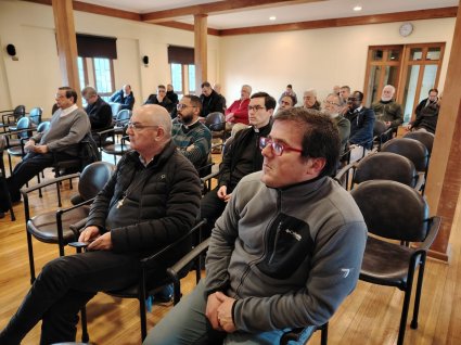 Profesor de la Facultad de Teología realiza conferencia de Formación Permanente al clero de la Diócesis de Valparaíso