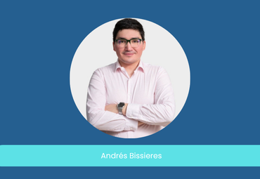 Alumni Andrés Bissieres comparte su experiencia profesional con estudiantes de primer año
