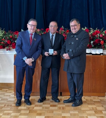 Profesor Kamel Harire Seda recibe la Medalla Centenario de la PUCV