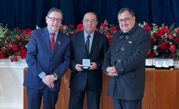 Profesor Kamel Harire Seda recibe la Medalla Centenario de la PUCV