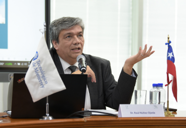 Profesor Raúl Núñez expone en destacado seminario internacional sobre el rol de las Cortes Supremas y Tribunales Constitucionales