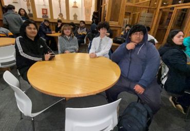 Facultad de Ciencias Económicas y Administrativas PUCV impulsa charla sobre el nuevo ADN emprendedor con estudiantes del Insuco de Valparaíso