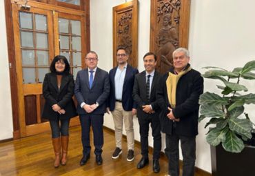 Facultad de Ciencias Económicas y Administrativas PUCV avanza en convenio con ASFAE e IFSAM