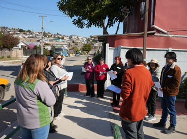 PUCV y adultos mayores lideran el primer mapeo ciudadano de riesgos en Cartagena