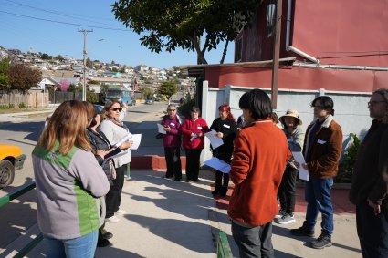 PUCV y adultos mayores lideran el primer mapeo ciudadano de riesgos en Cartagena