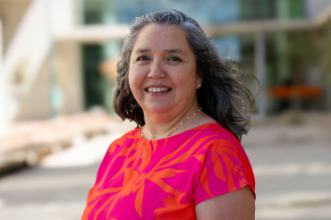 Mirando hacia el futuro: Académica busca potenciar el cultivo de plantas en ambientes hostiles