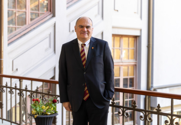 Profesor Críspulo Marmolejo expuso sobre regulación en mercados digitales en programa de lecturas ELPIS