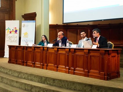 Director del Programa de Ciencias para la Famila PUCV participó en mesa inaugural de Congreso de Familia junto al Cardenal Fernando Chomalí