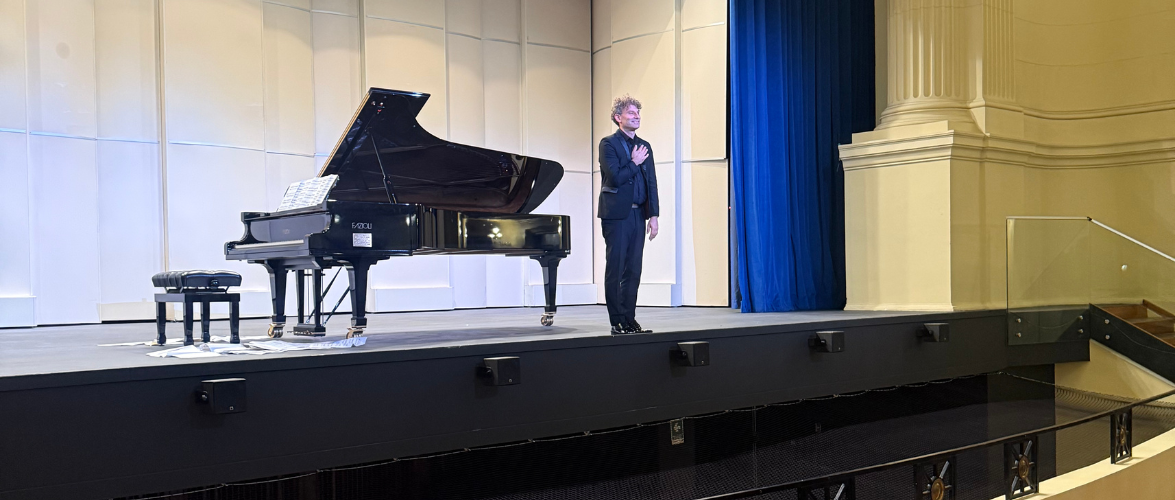 Pianista suizo David Greilsammer deslumbró con concierto en el teatro municipal de Viña del Mar