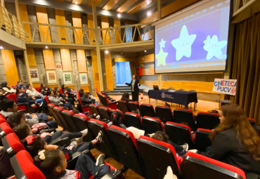Niños y niñas del Liceo La Igualdad descubren la magia del cine en la Cineteca PUCV