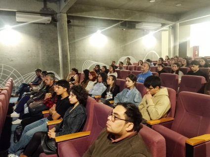 Instituto de Biología PUCV recibió la visita del Dr. Francisco Abadía-Molina