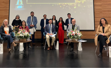 Alumni de la Facultad Eclesiástica de Teología PUCV es reconocido con el Premio Elisa Valdés 2025