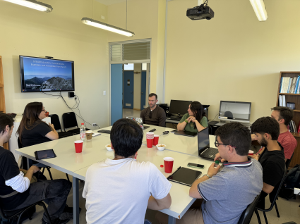 Visita académica internacional en el Instituto de Química PUCV Profesor Brant Miller dialoga con estudiantes de Pedagogía en Química y Ciencias Naturales