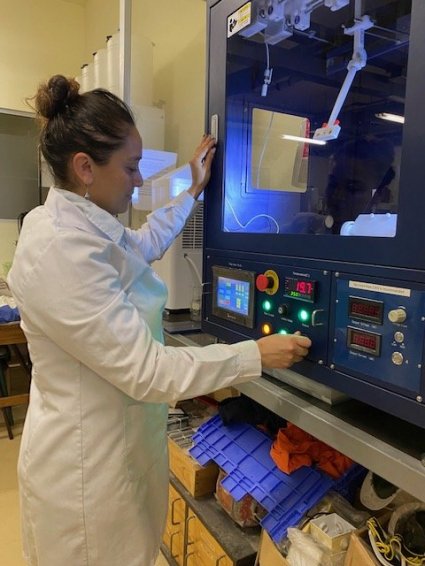 Desarrollan recubrimiento para prótesis óseas y dentales que reduce riesgos de infección y rechazo