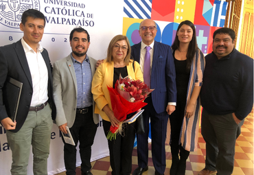 Profesora Berta Silva Palavecinos recibe Medalla Centenario PUCV en inauguración del Año Académico 2026